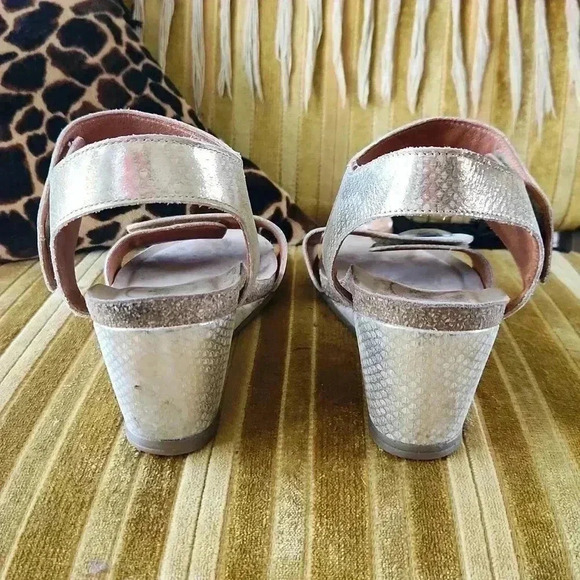 Taos Carousel 2 Wedge Sandals Metallic Gold Snake Print sz 10-10.5 - Picture 4 of 16